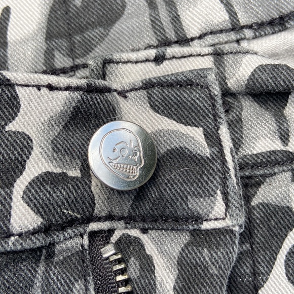 Cheap Monday second skin Trash Leopard Jeans. - Picture 2 of 4